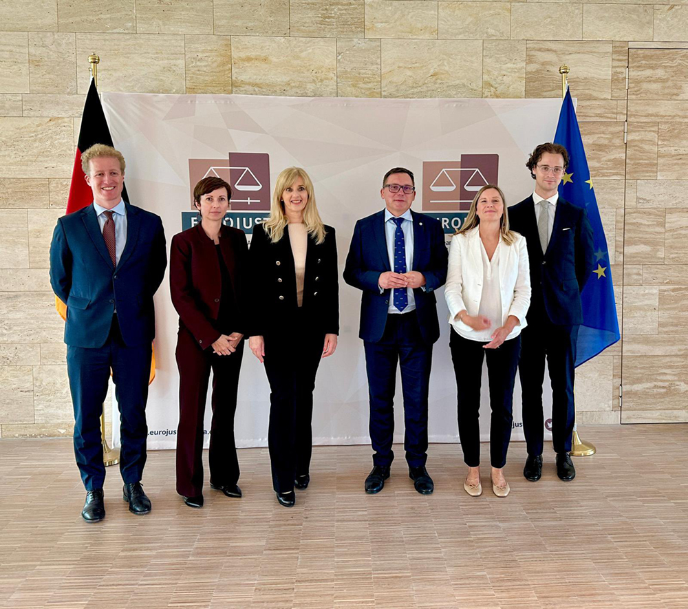 Ms Renata Alt, Chair of the Human Rights Committee of the Bundestag (third from left) and Mr Ladislav Hamran, President of Eurojust (third from right)