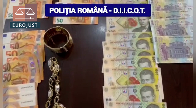 EURO and Romanian bank notes, plus jewelry